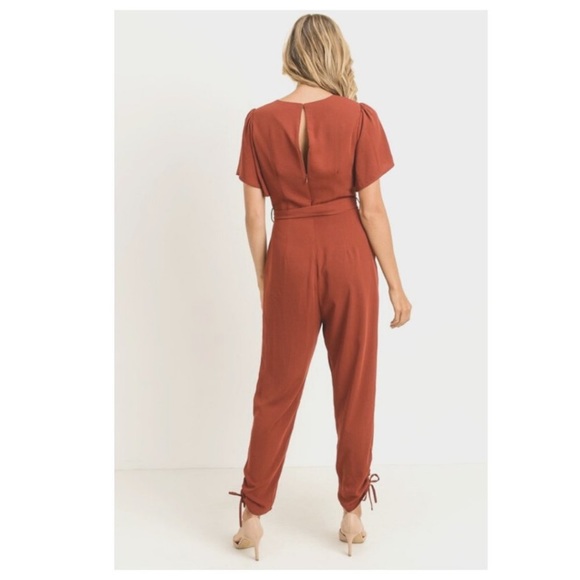 Lined shortsleeve sash belted jumpsuit in rust - Picture 2 of 3